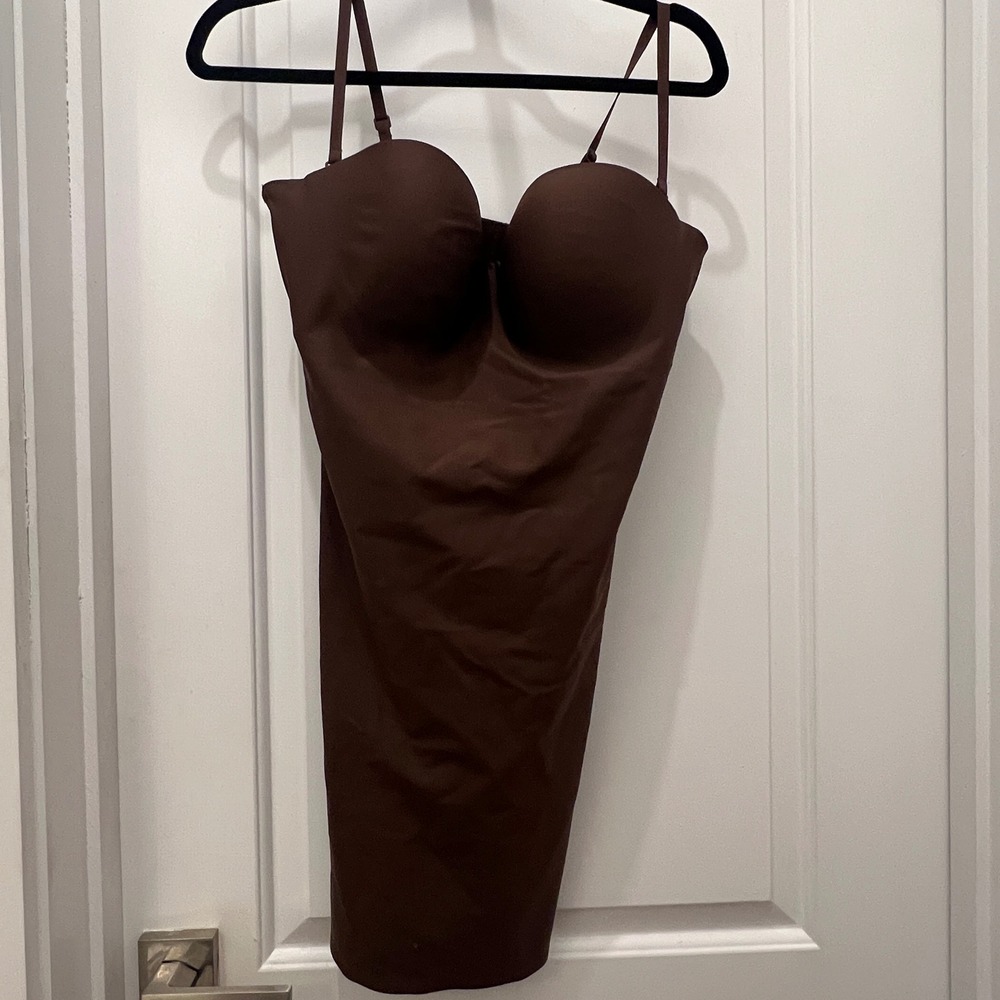 SKIMS Body Molded Underwire Slip Sculpting Mid Thigh Slip Cocoa‎ Brown | Size L